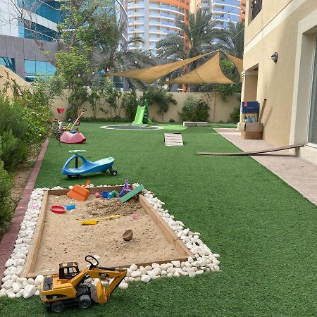 Spacious 4-Bedroom Villa, Children Friendly Dubai Eksteriør billede