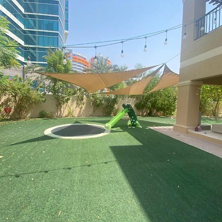 Spacious 4-Bedroom Villa, Children Friendly Dubai Eksteriør billede