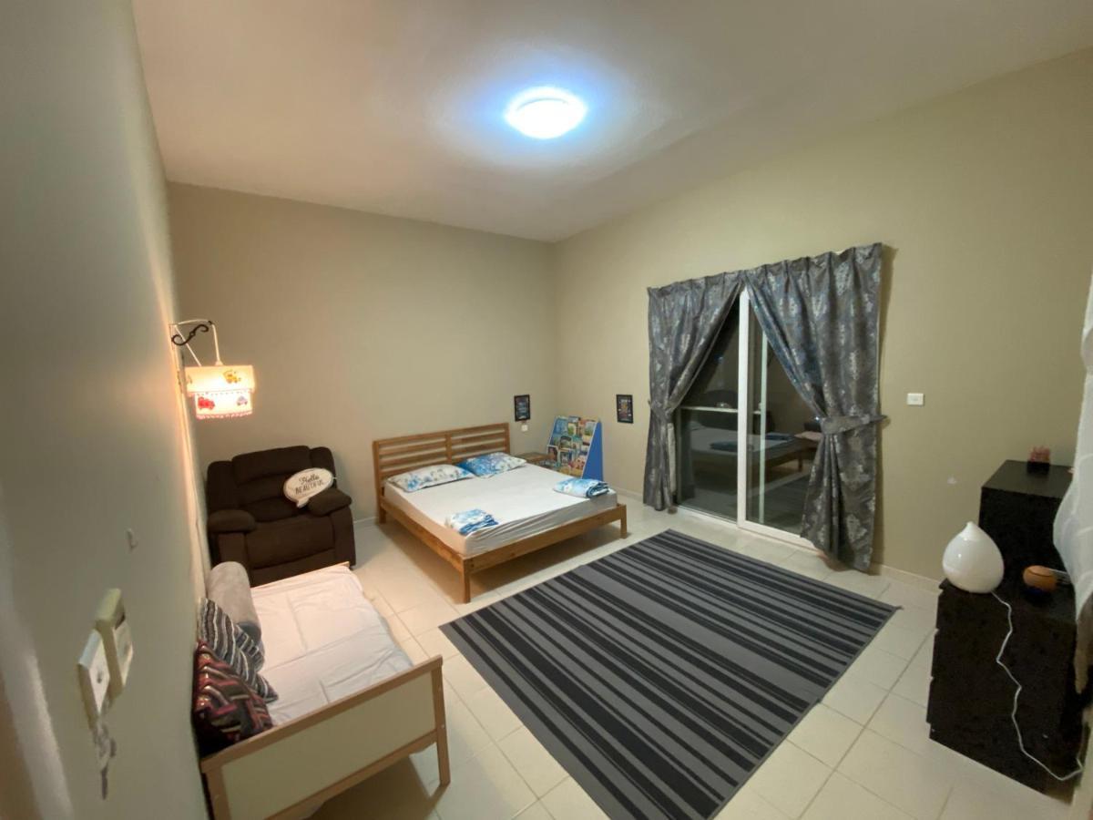 Spacious 4-Bedroom Villa, Children Friendly Dubai Eksteriør billede