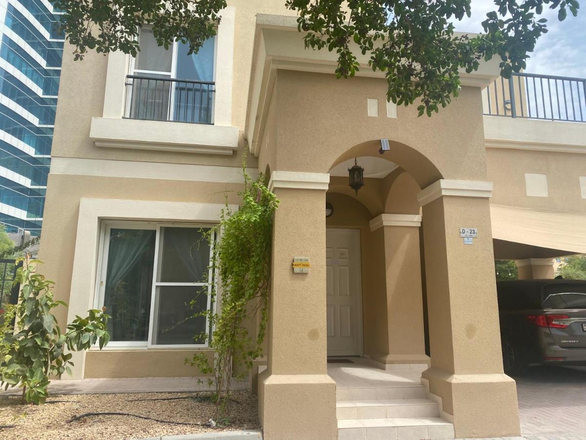Spacious 4-Bedroom Villa, Children Friendly Dubai Eksteriør billede