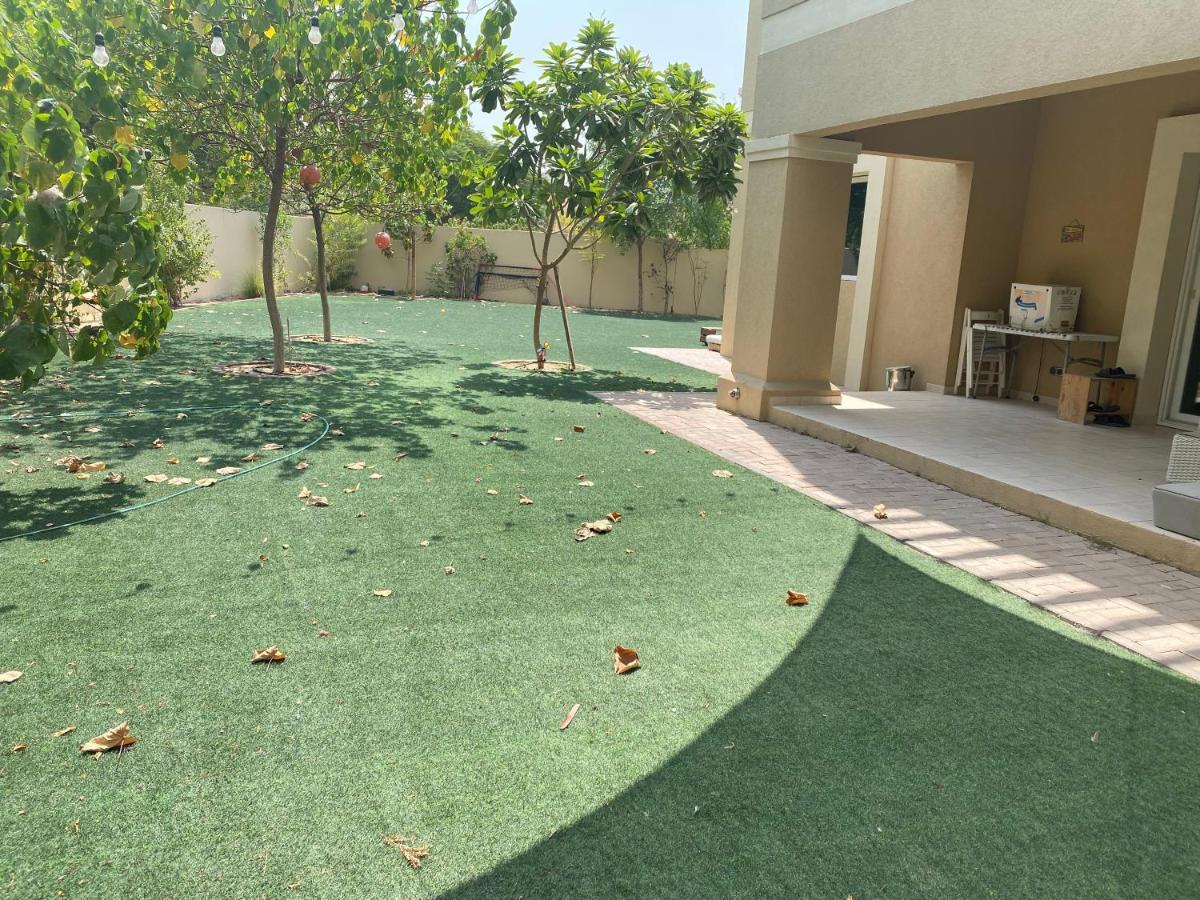 Spacious 4-Bedroom Villa, Children Friendly Dubai Eksteriør billede
