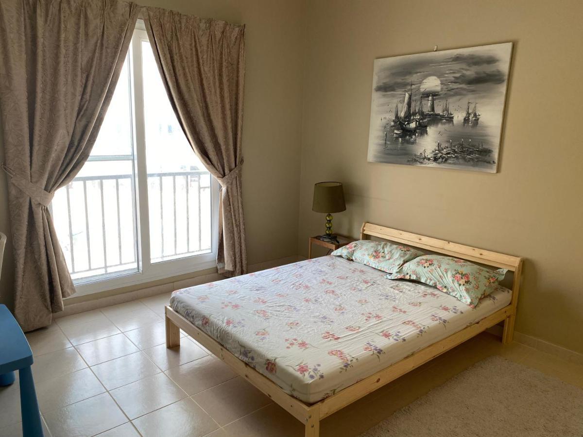 Spacious 4-Bedroom Villa, Children Friendly Dubai Eksteriør billede