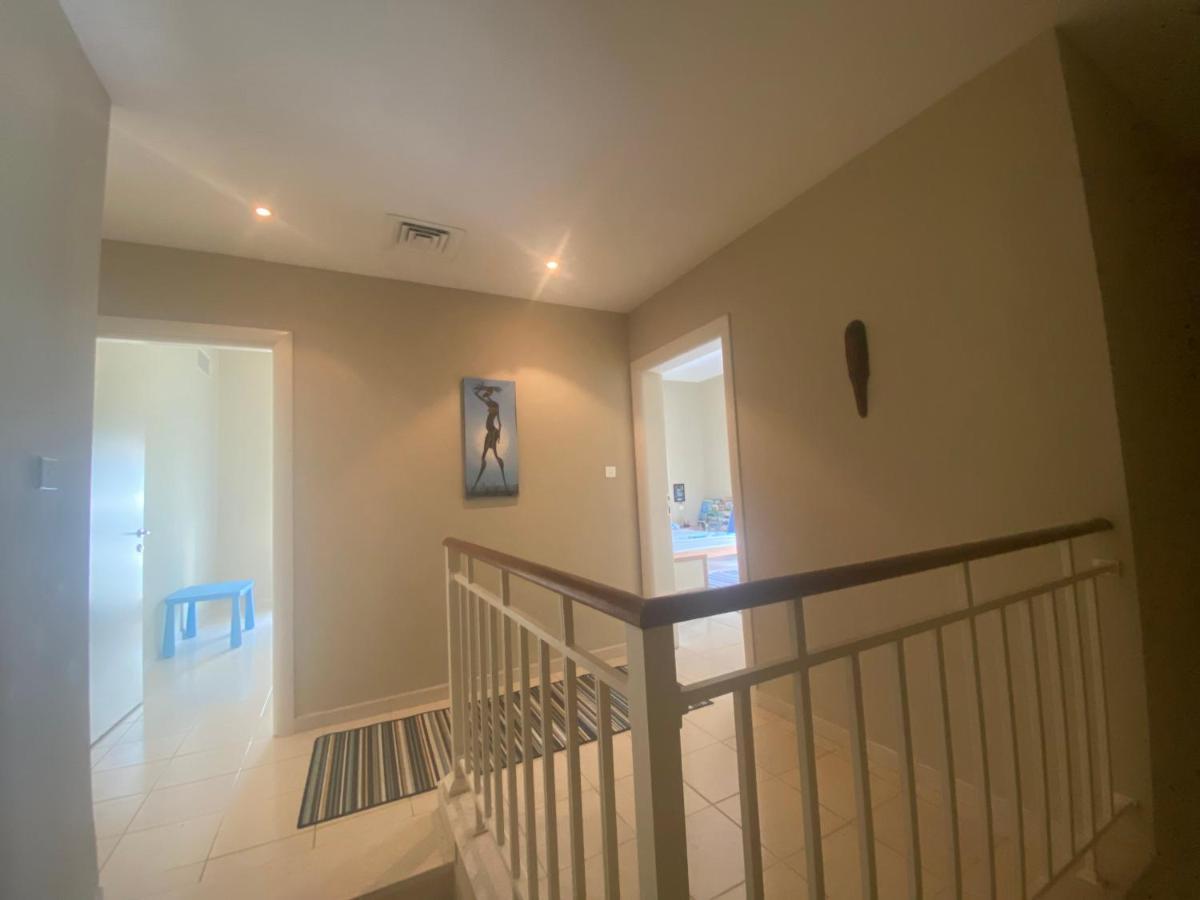 Spacious 4-Bedroom Villa, Children Friendly Dubai Eksteriør billede